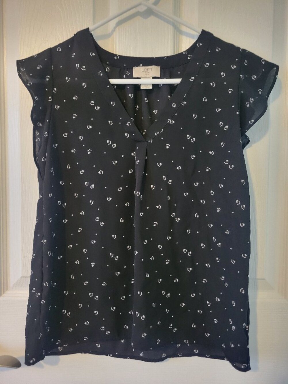 Loft Black And White Flutter Sleeve Blouse - XS Petite